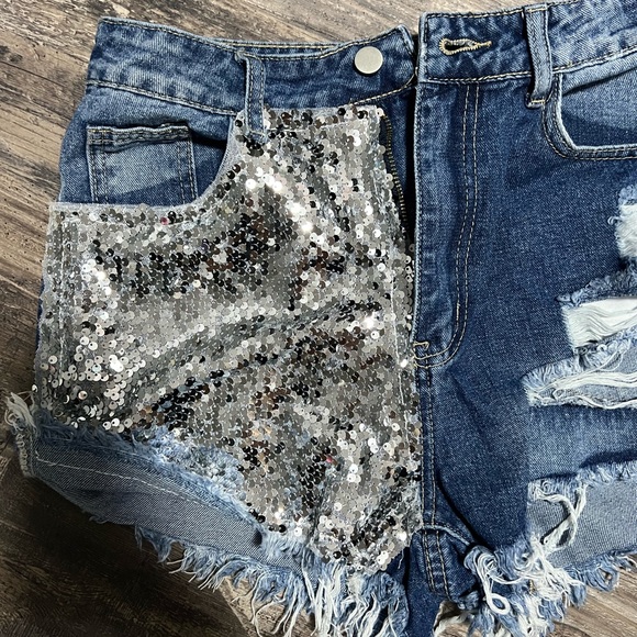 High waist ripped sequin shorts - Picture 2 of 3
